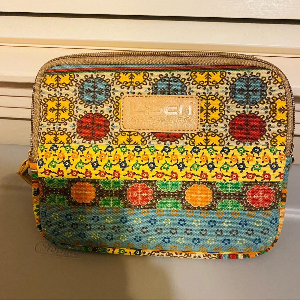 Lisen “8” laptop sleeve